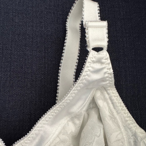 Bali Elegant ivory  Lace Bra size 38C - Picture 4 of 10